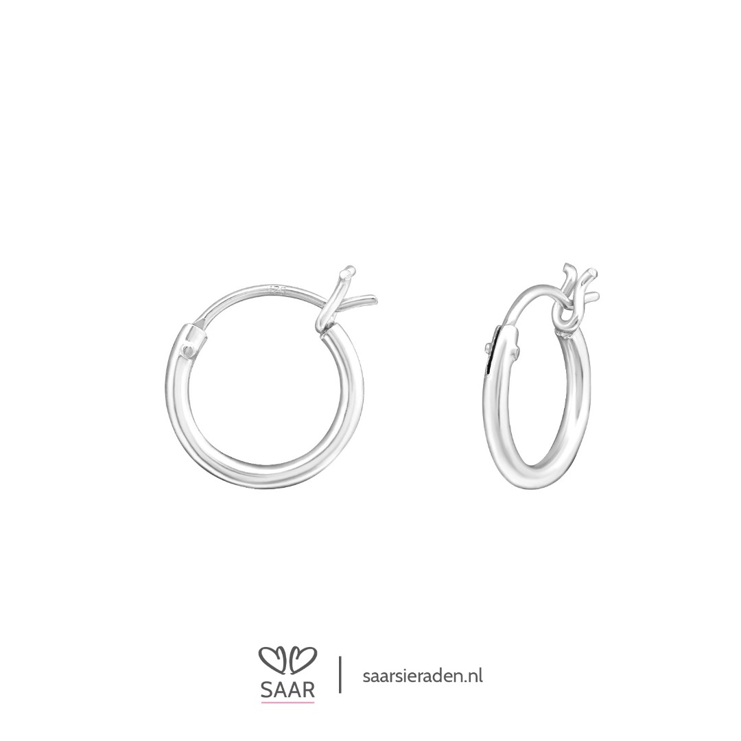 gisteren Terugroepen hout Zilveren kinderoorbellen creolen zilver 10mm luxe sluiting - SAAR sieraden gisteren Terugroepen hout Zilveren kinderoorbellen creolen zilver 10mm luxe sluiting - SAAR sieraden